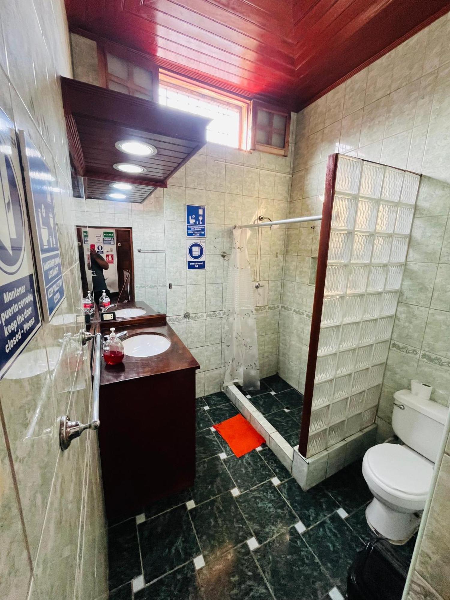 A&T Amazon Backpacker'S Bed & Breakfast Iquitos Exterior foto