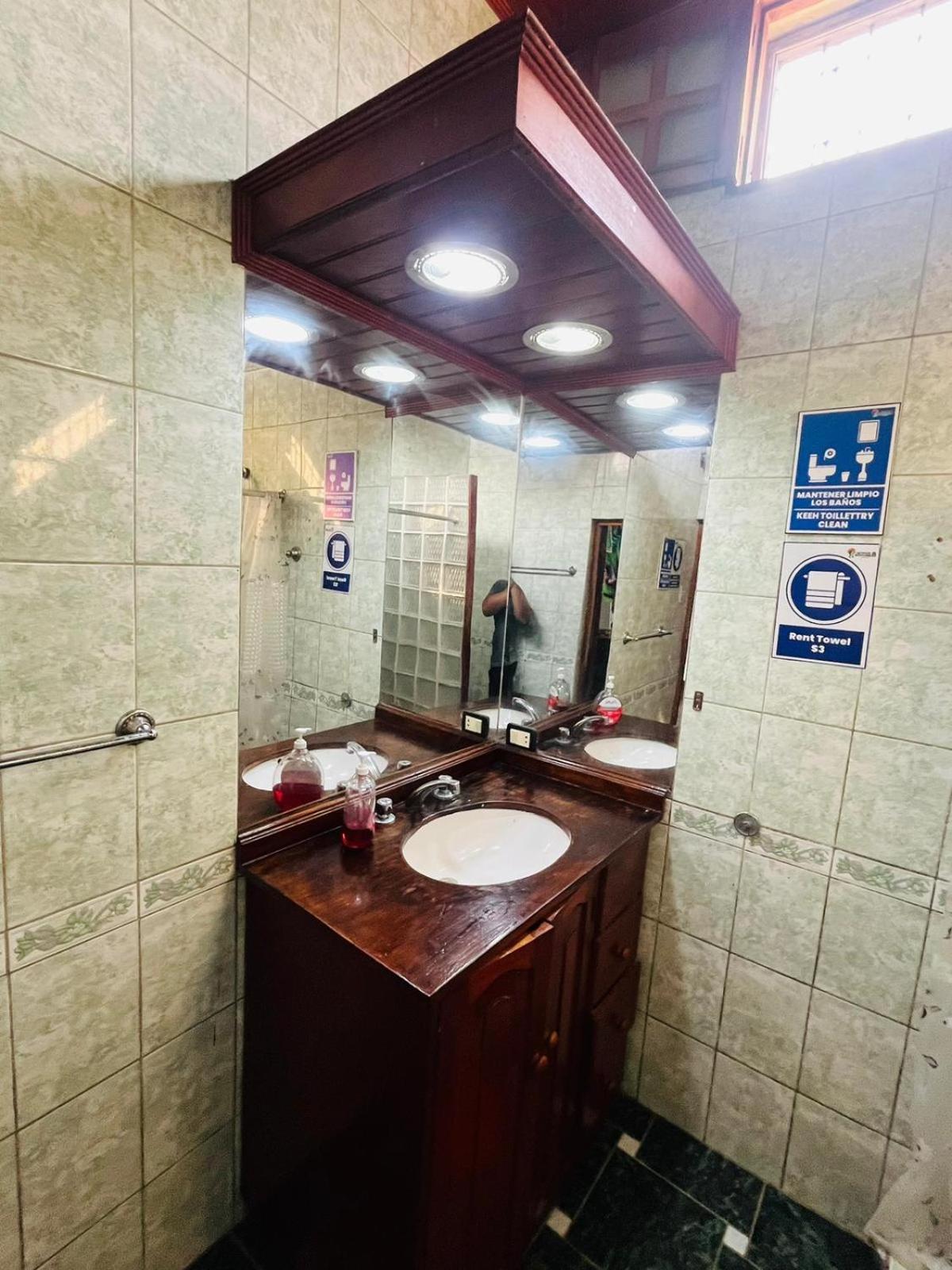 A&T Amazon Backpacker'S Bed & Breakfast Iquitos Exterior foto